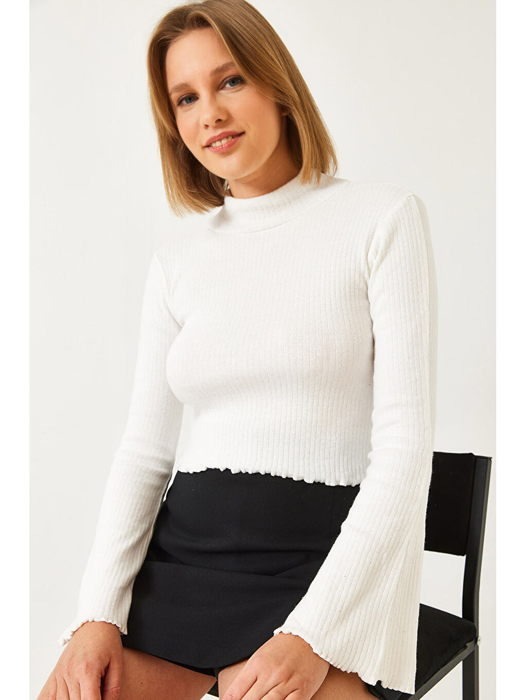 Beyaz Kadın Yarım Balıkçı Yaka Bluz