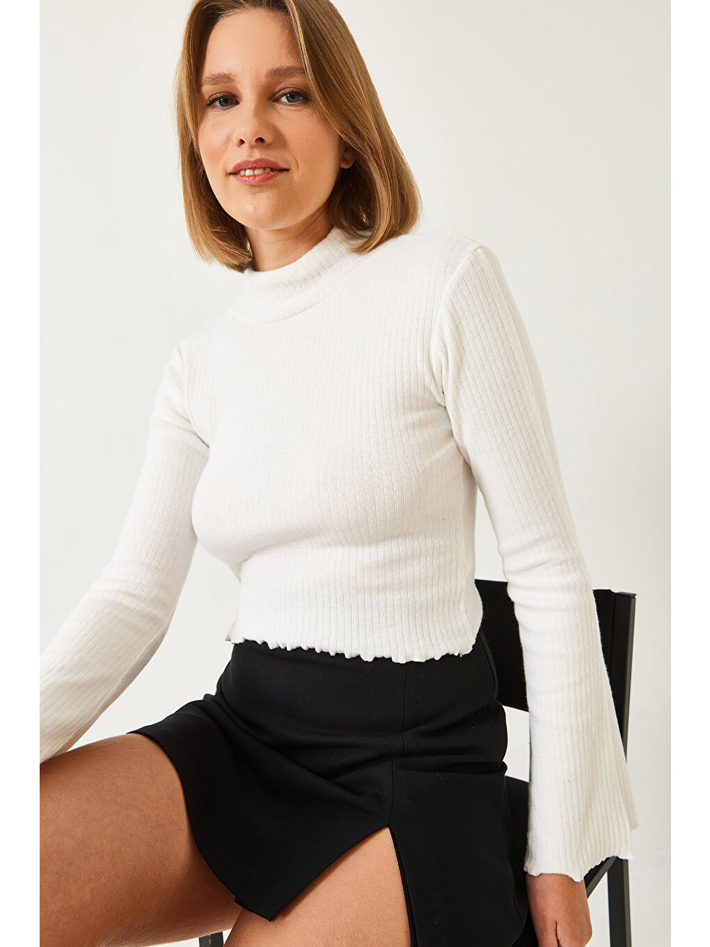 Beyaz Kadın Yarım Balıkçı Yaka Bluz-2