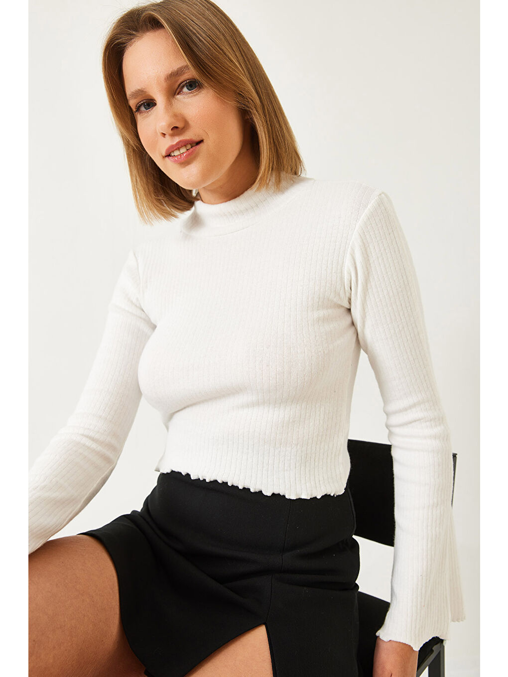 Beyaz Kadın Yarım Balıkçı Yaka Bluz-3