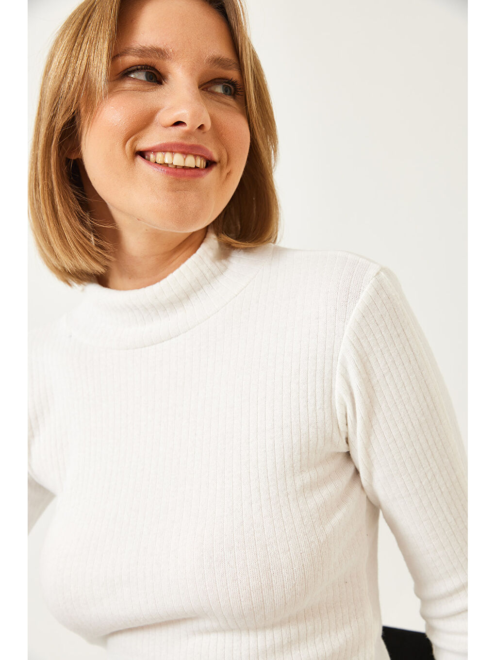 Beyaz Kadın Yarım Balıkçı Yaka Bluz-4