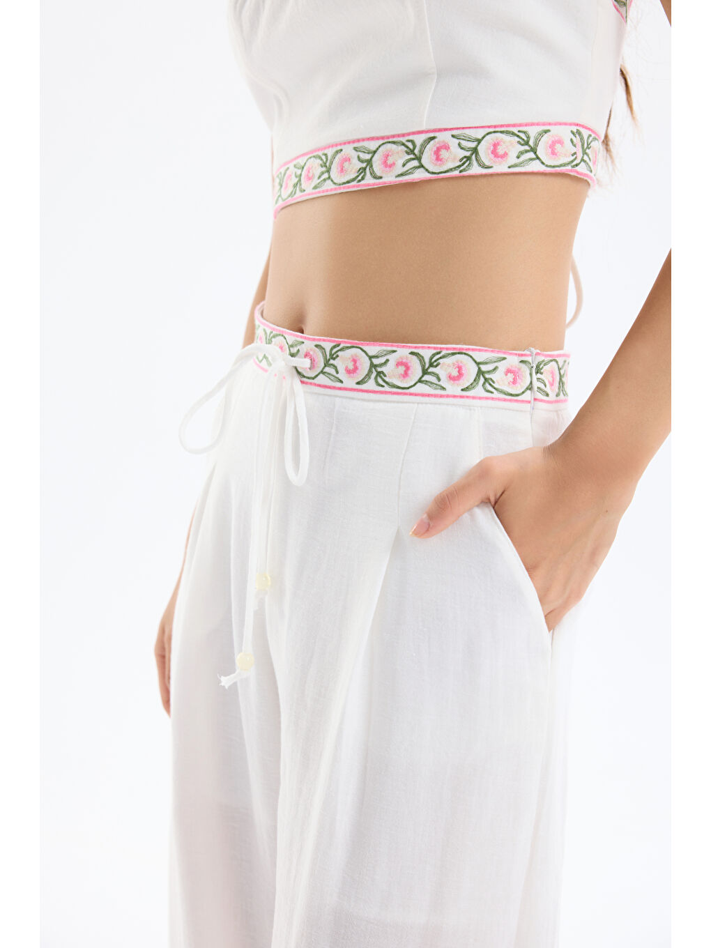 Beli Bağlamalı Nakışlı Bol Paça Pantolon Ekru-2