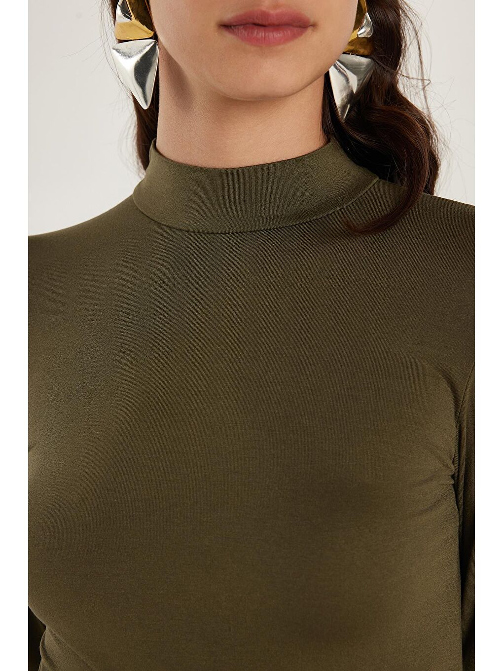 Kadın Regular Fit Klasik Kesim Viskon Kumaş Balıkçı Yaka Haki Bluz-1