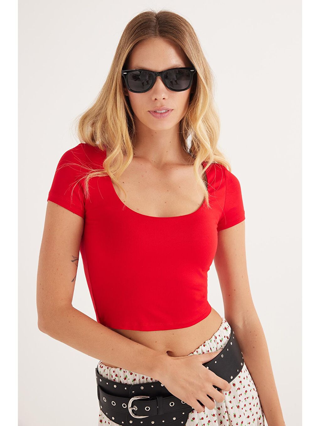 Kadın Slim Fit Dar Kesim Kısa Kollu U Yaka Kırmızı Bluz