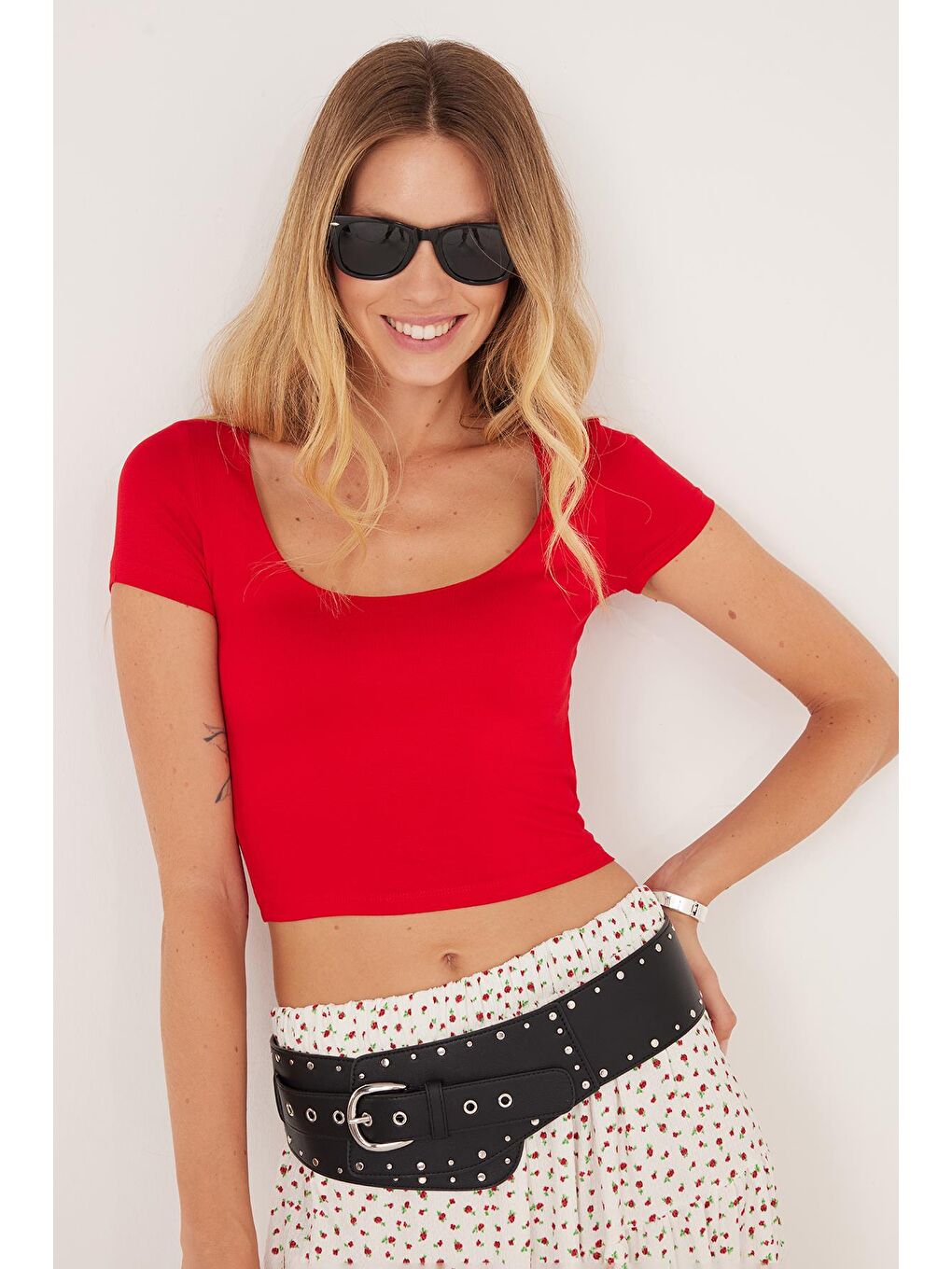 Kadın Slim Fit Dar Kesim Kısa Kollu U Yaka Kırmızı Bluz-1