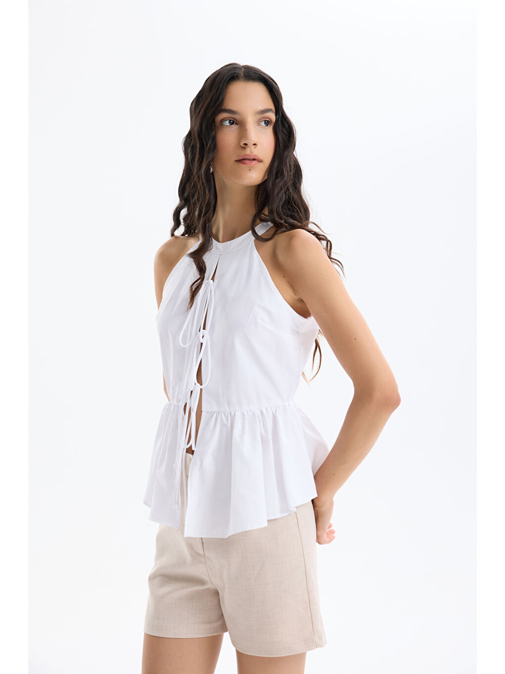 Önü Bağcıklı Halter Yaka Bluz Beyaz-2