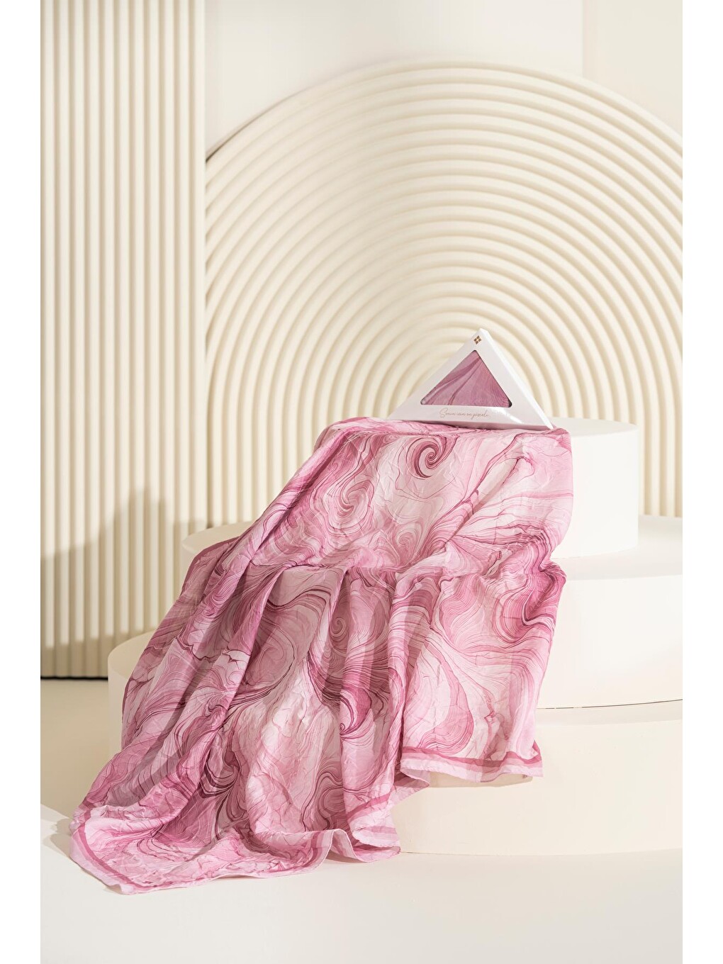 Pembe Ebru Desenli Kırışık Dokulu Soft Eşarp Maryas