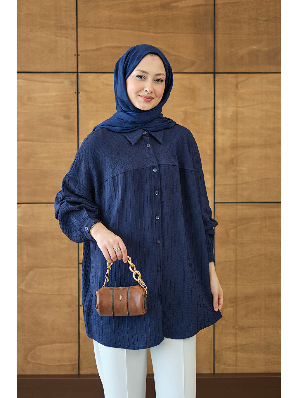 Kadın Kendinden Desenli Biyeli Gömlek Lacivert