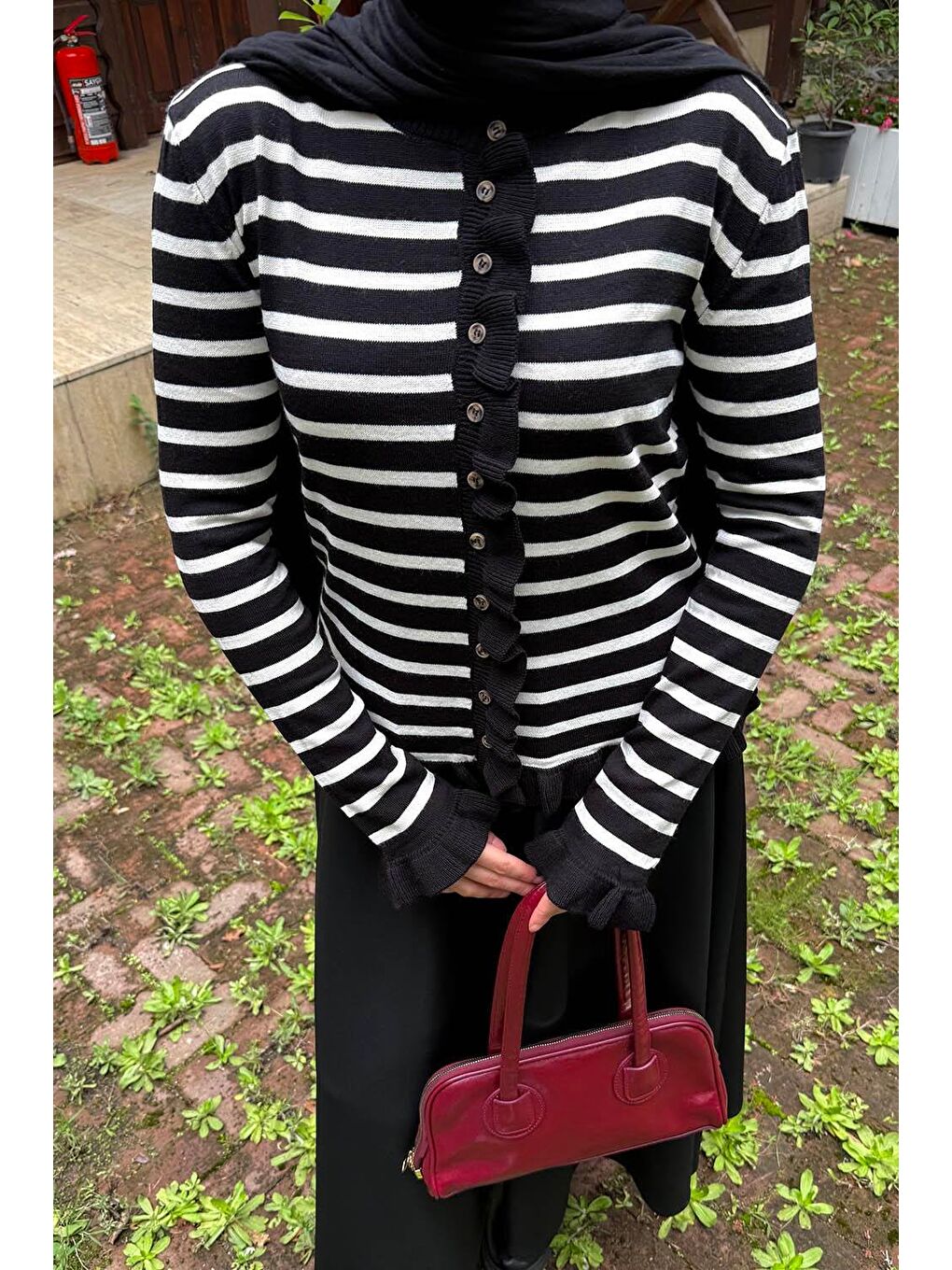 Fırfırlı Çizgili Hırka Siyah-2