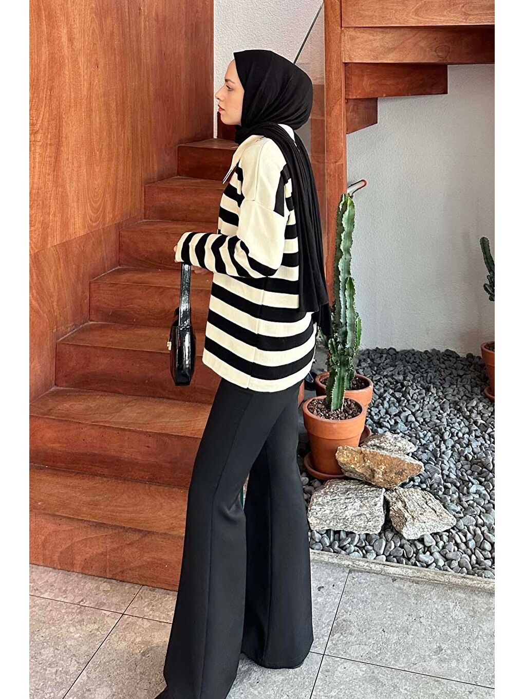 Madalyon Düğmeli Çizgili Triko Hırka Ekru-1