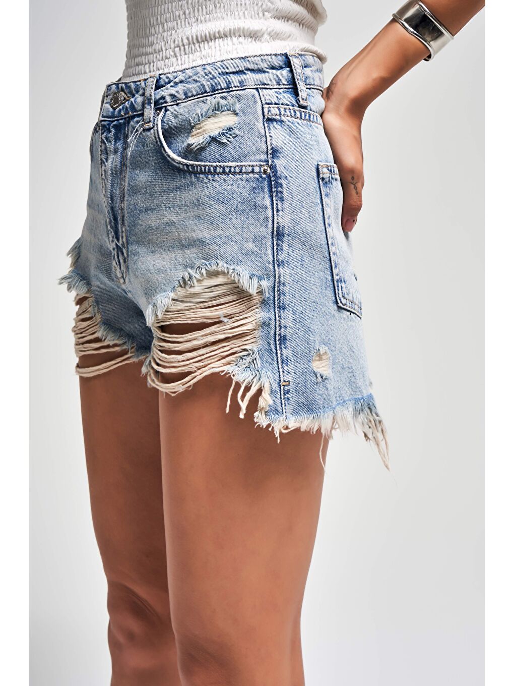 Mavi Kadın Jean Rengi 12s5-32 Mini Boy Yüksek Bel Curved Yırtık Detaylı Püsküllü %100 Pamuk Denim Şort-4