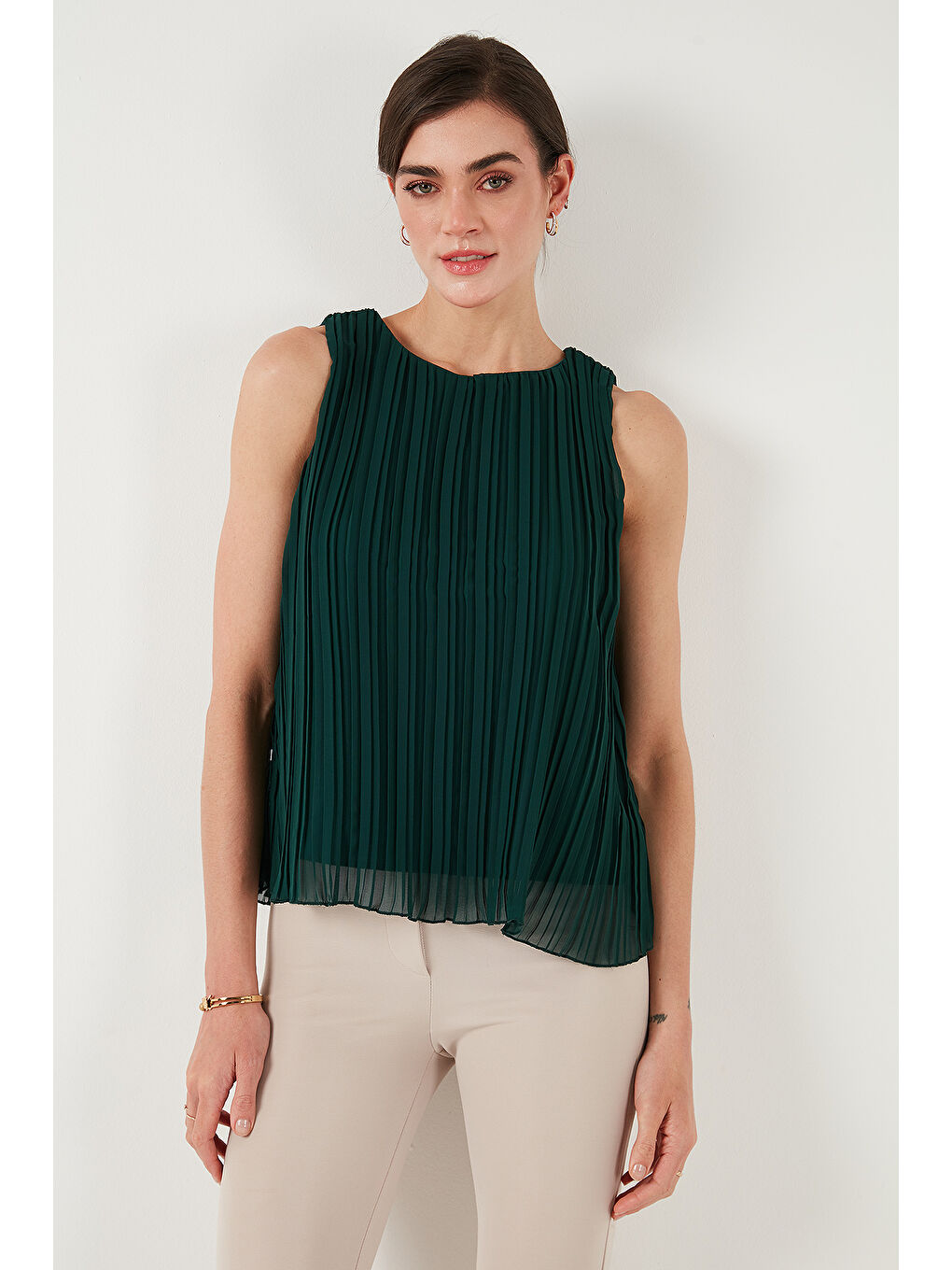 Yeşil Astarlı Kalın Askılı Standart Fit Bisiklet Yaka Şifon Kadın Bluz 611Fb220-1