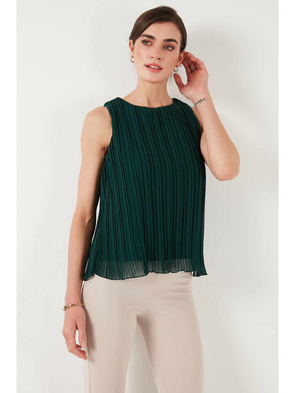 Yeşil Astarlı Kalın Askılı Standart Fit Bisiklet Yaka Şifon Kadın Bluz 611Fb220-3