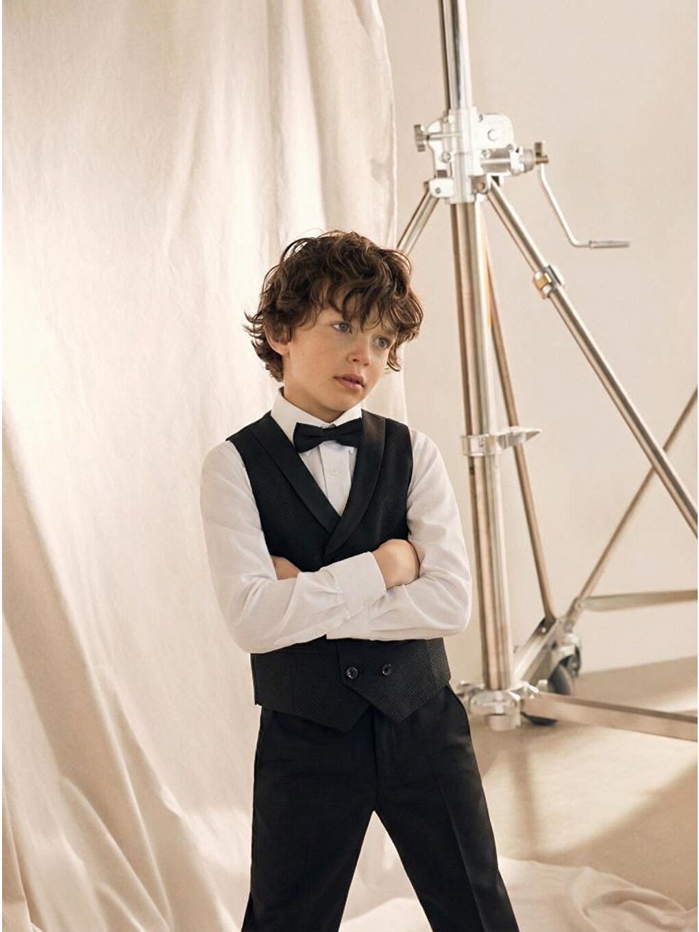 Erkek Çocuk Pamuklu Siyah Yelekli Klasik Takım (4 Parça)-1