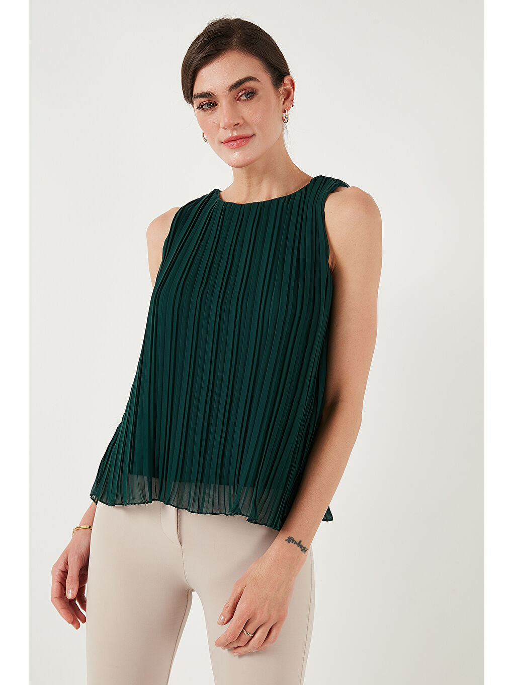 Yeşil Astarlı Kalın Askılı Standart Fit Bisiklet Yaka Şifon Kadın Bluz 611Fb220-4