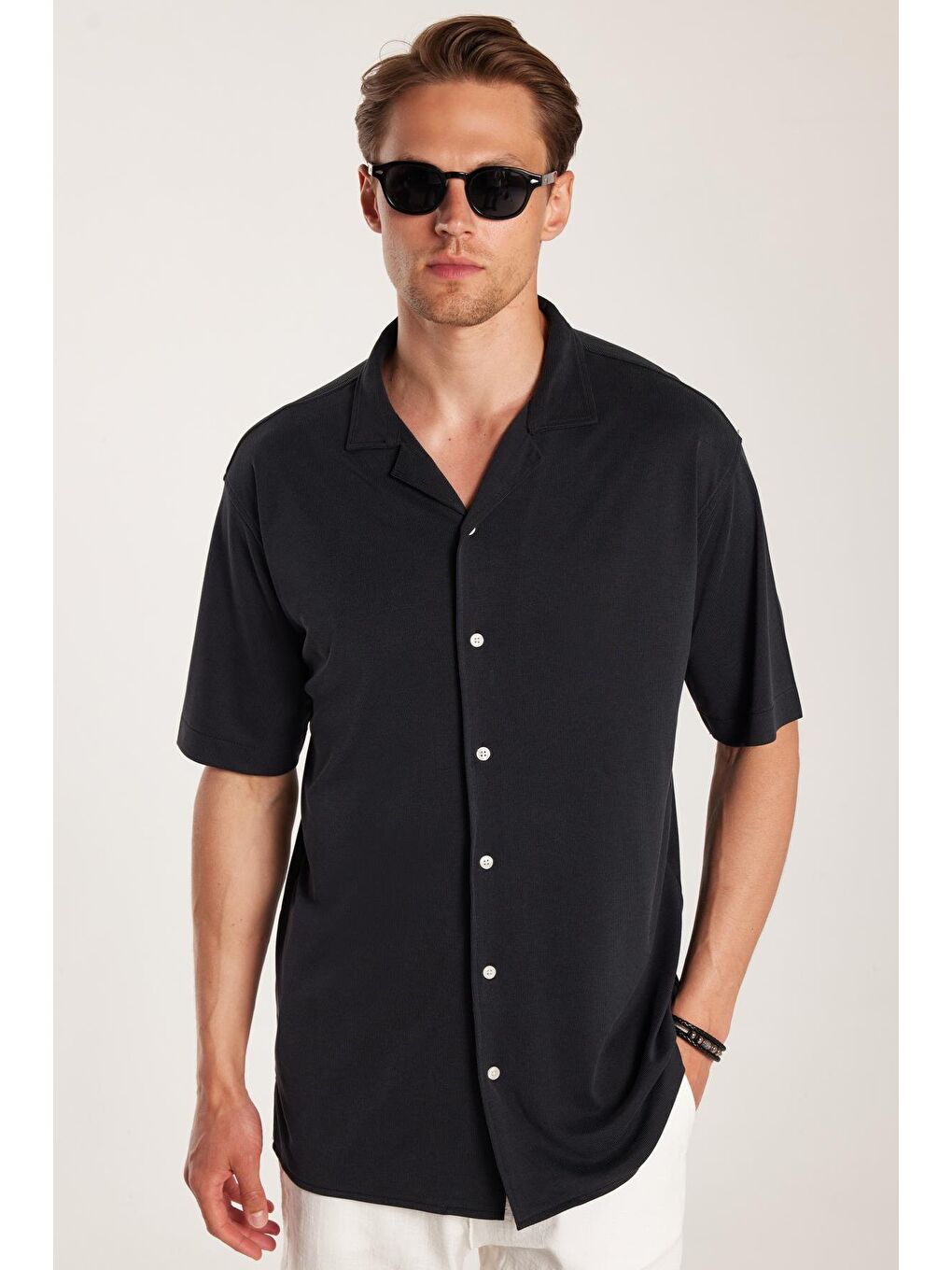 Erkek Relax Fit Modal Kumaş Örme Premium Seri Kısa Kol Apaş Yaka Lacivert Gömlek-1