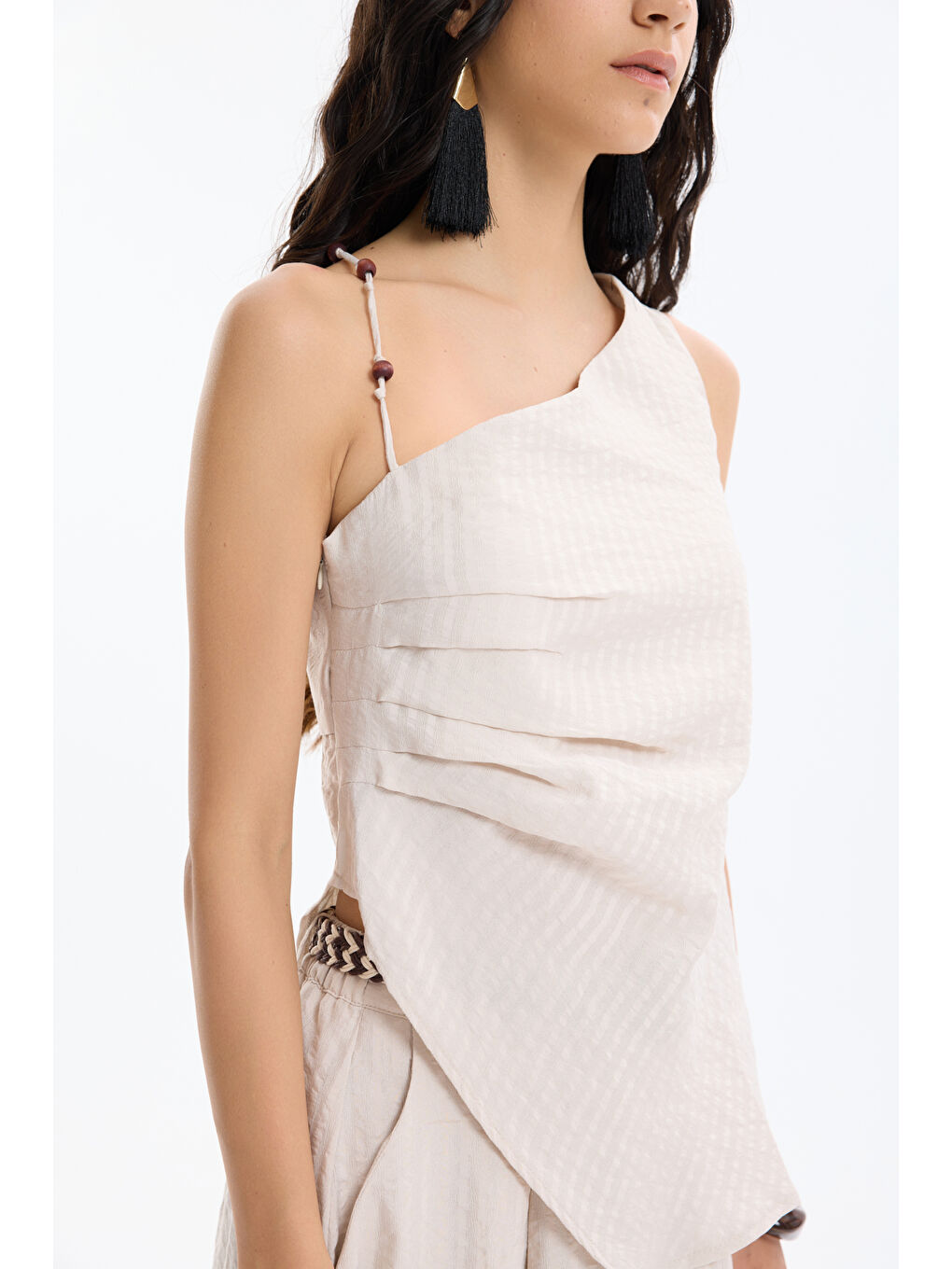 Boncuk Aksesuarlı Tek Omuz Bluz Bej-3