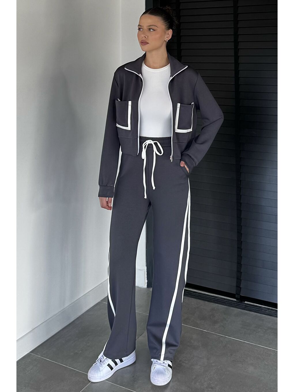 Antrasit Kadın Ön Fermuarlı Çift Cepli Şerit Desenli Sweat Bel Lastikli Pantolon İkili Takım-1