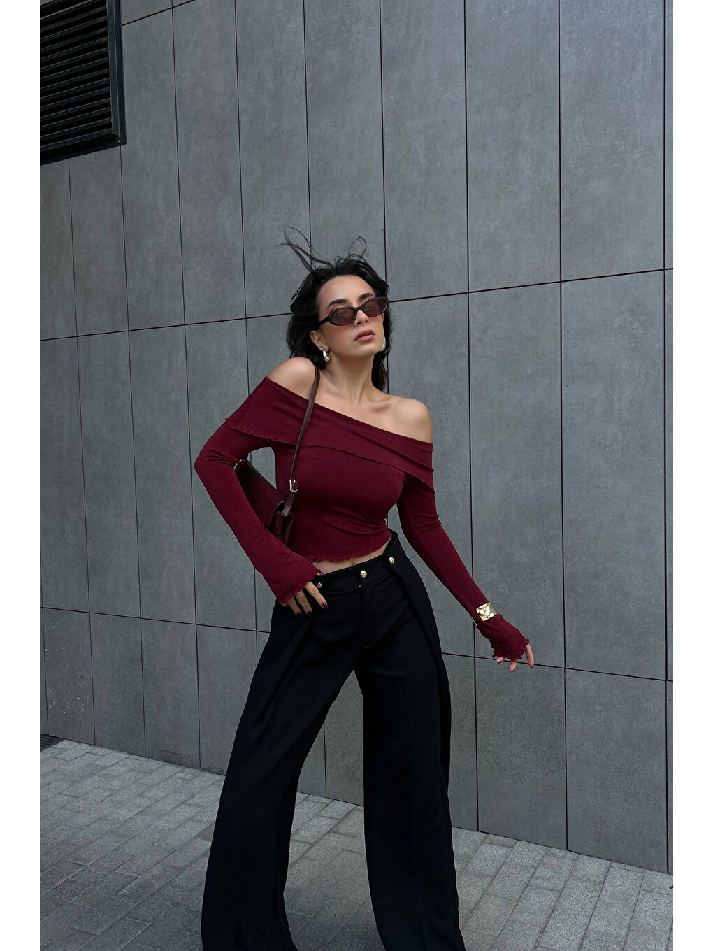 Kadın Bordo Madonna Yaka Uzun Kol Crop 0999-499220-9