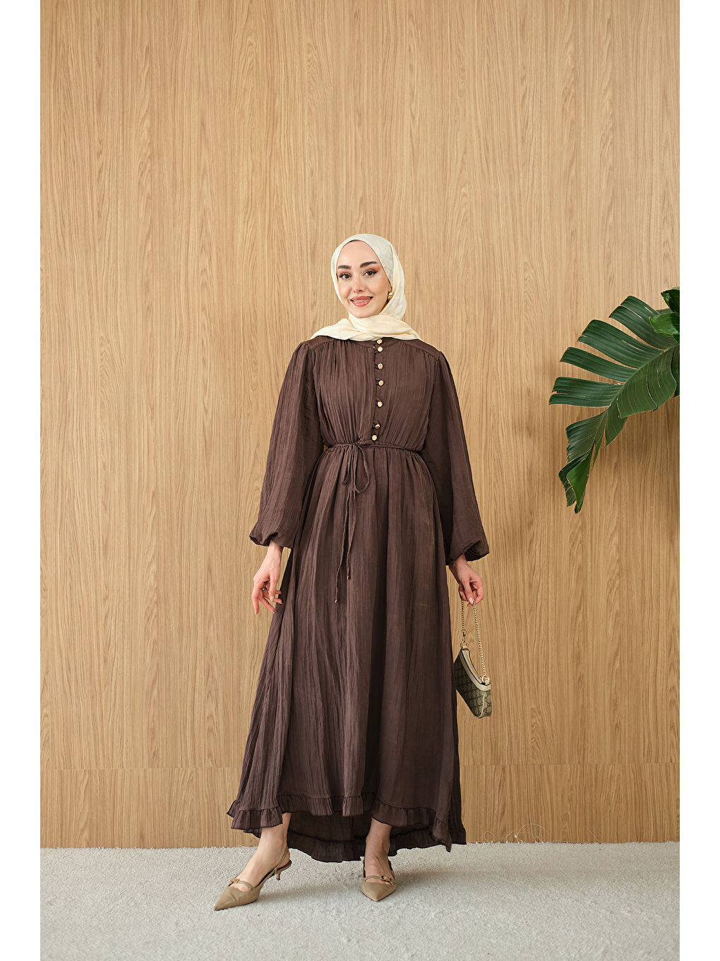 Kadın Asimetrik Fırfırlı Bel Bağlamalı Piliseli Elbise Kahverengi-1