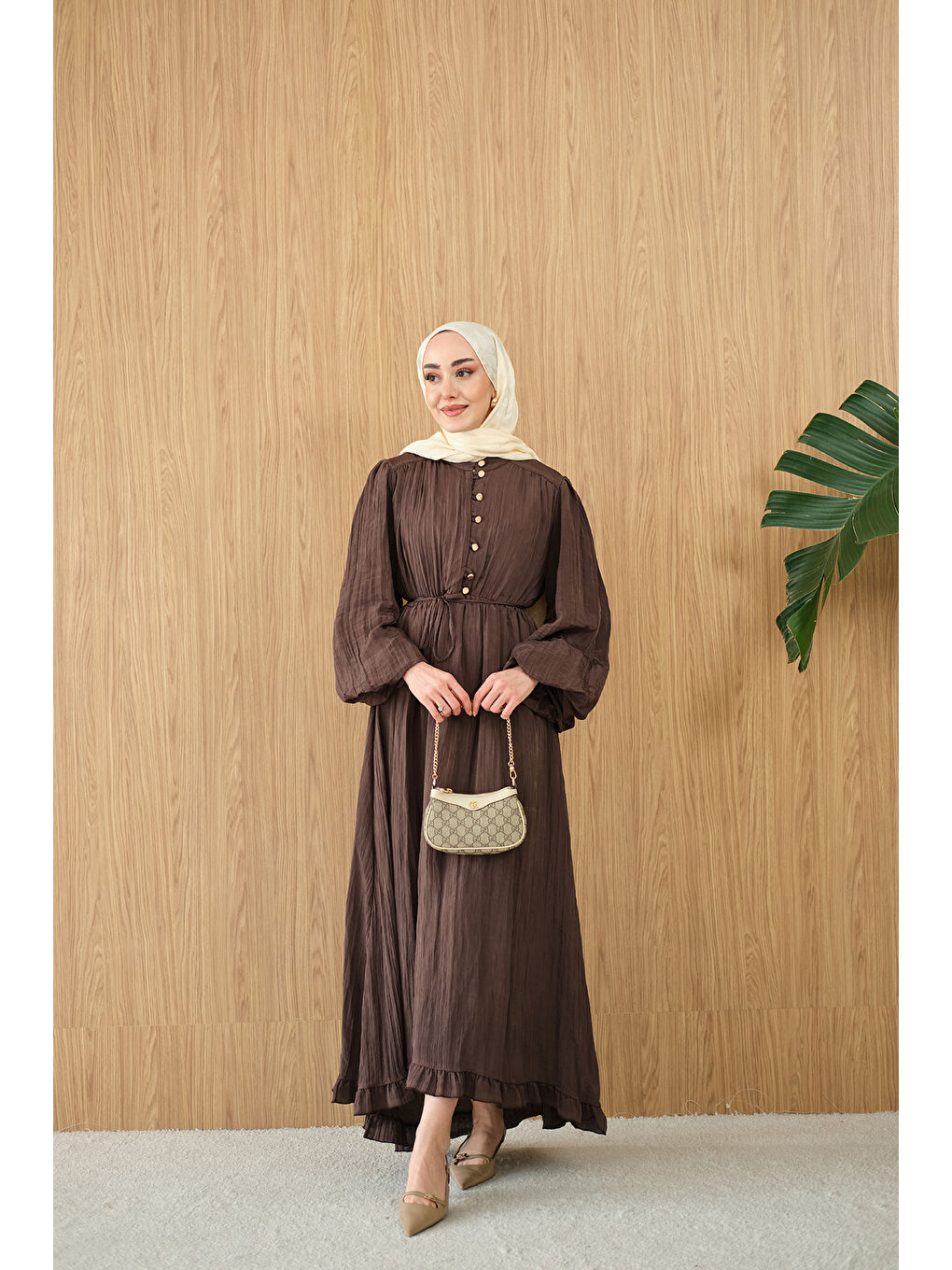 Kadın Asimetrik Fırfırlı Bel Bağlamalı Piliseli Elbise Kahverengi-2