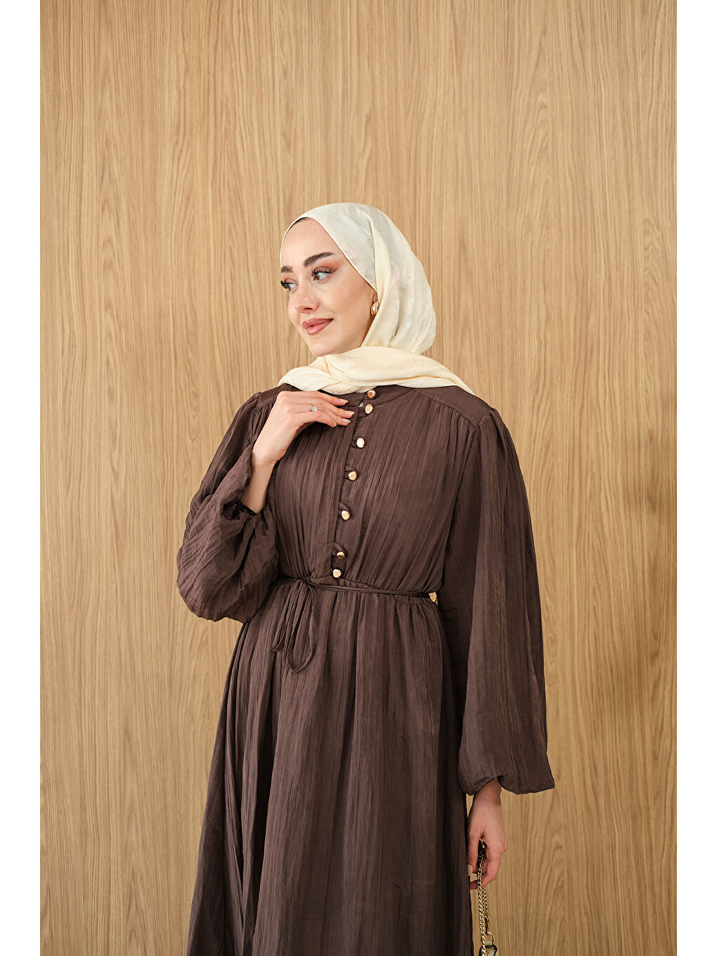 Kadın Asimetrik Fırfırlı Bel Bağlamalı Piliseli Elbise Kahverengi-3