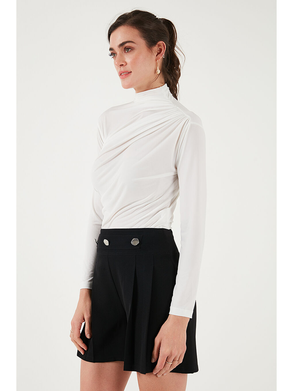 Ekru Streç Büzgü Detaylı Slim Fit Dik Yaka Kadın Bluz 669925-5