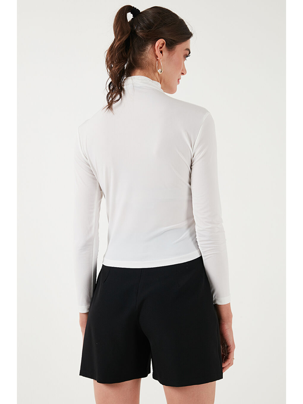 Ekru Streç Büzgü Detaylı Slim Fit Dik Yaka Kadın Bluz 669925-6