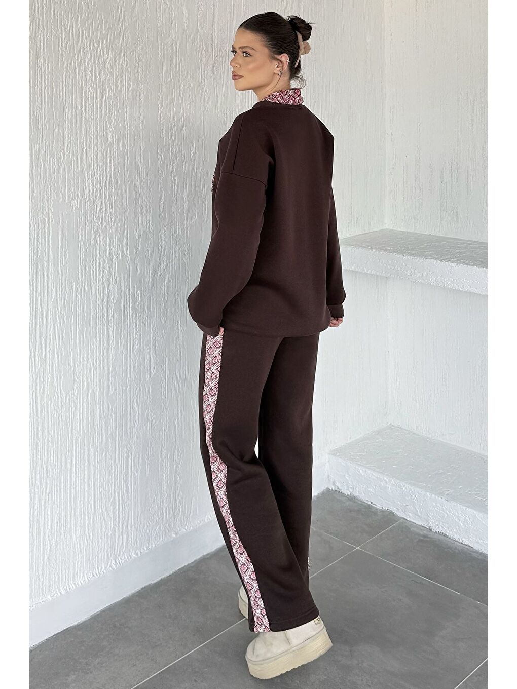 Kahverengi Kadın Fular Aksesuarlı Bisiklet Yaka Şardonlu Sweat Bel Lastikli Pantolon İkili Takım-3