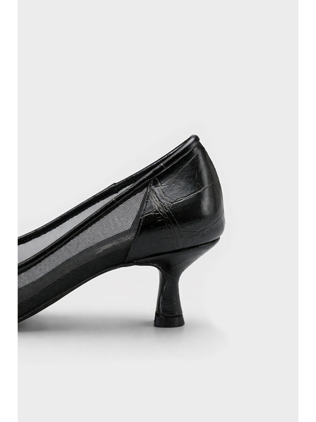 Siyah Fidela Fileli Sivri Burunlu Orta Topuklu Kadın Ayakkabı-3