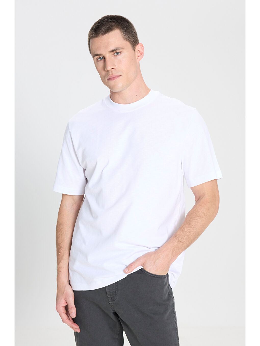 Regular Fit Normal Kesim Bisiklet Yaka %100 Pamuk Beyaz Tişört-1