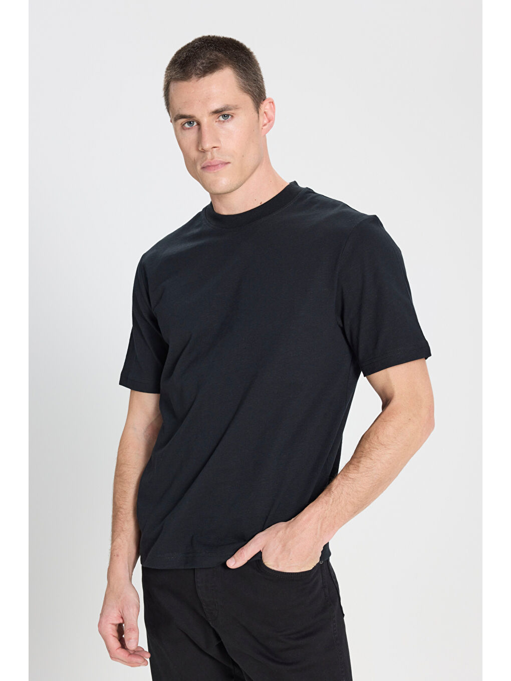 Regular Fit Bisiklet Yaka %100 Pamuk Siyah Tişört-1