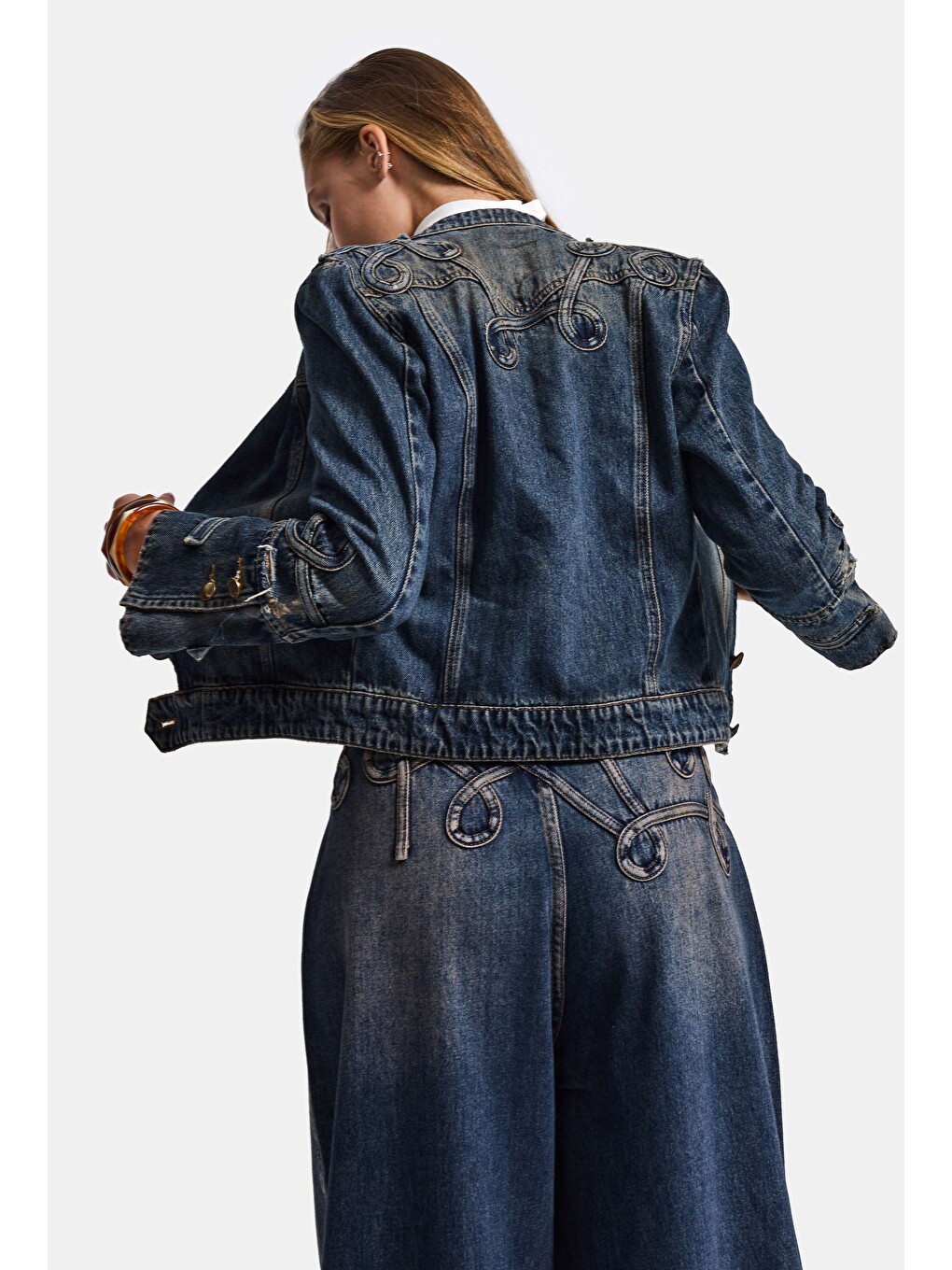 Mavi Kadın Koyu Jean 4w6-8 Kemer Boy Nakış Detaylı Tasarım Napolyon Denim Ceket-1