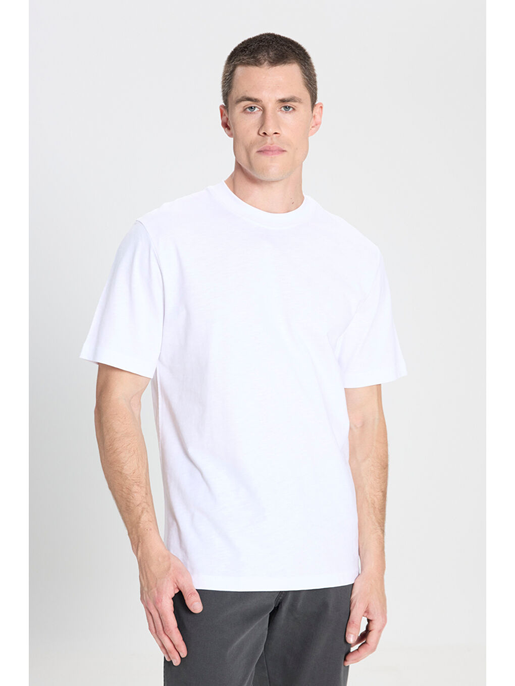 Regular Fit Normal Kesim Bisiklet Yaka %100 Pamuk Beyaz Tişört-2