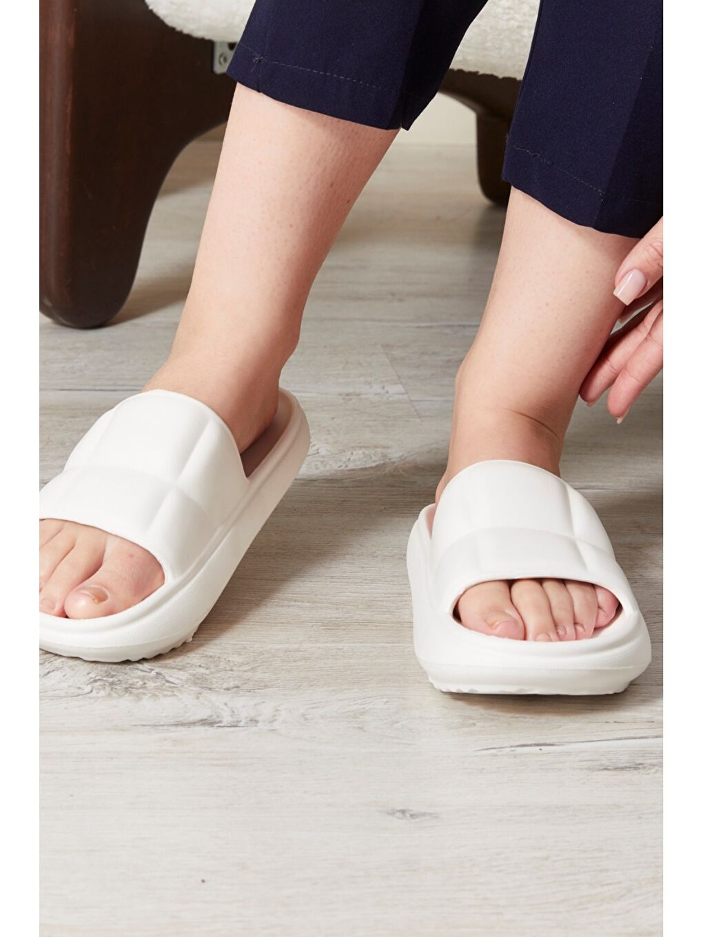 Beyaz Lacivert Kadın Günlük Konfor Terlik-2