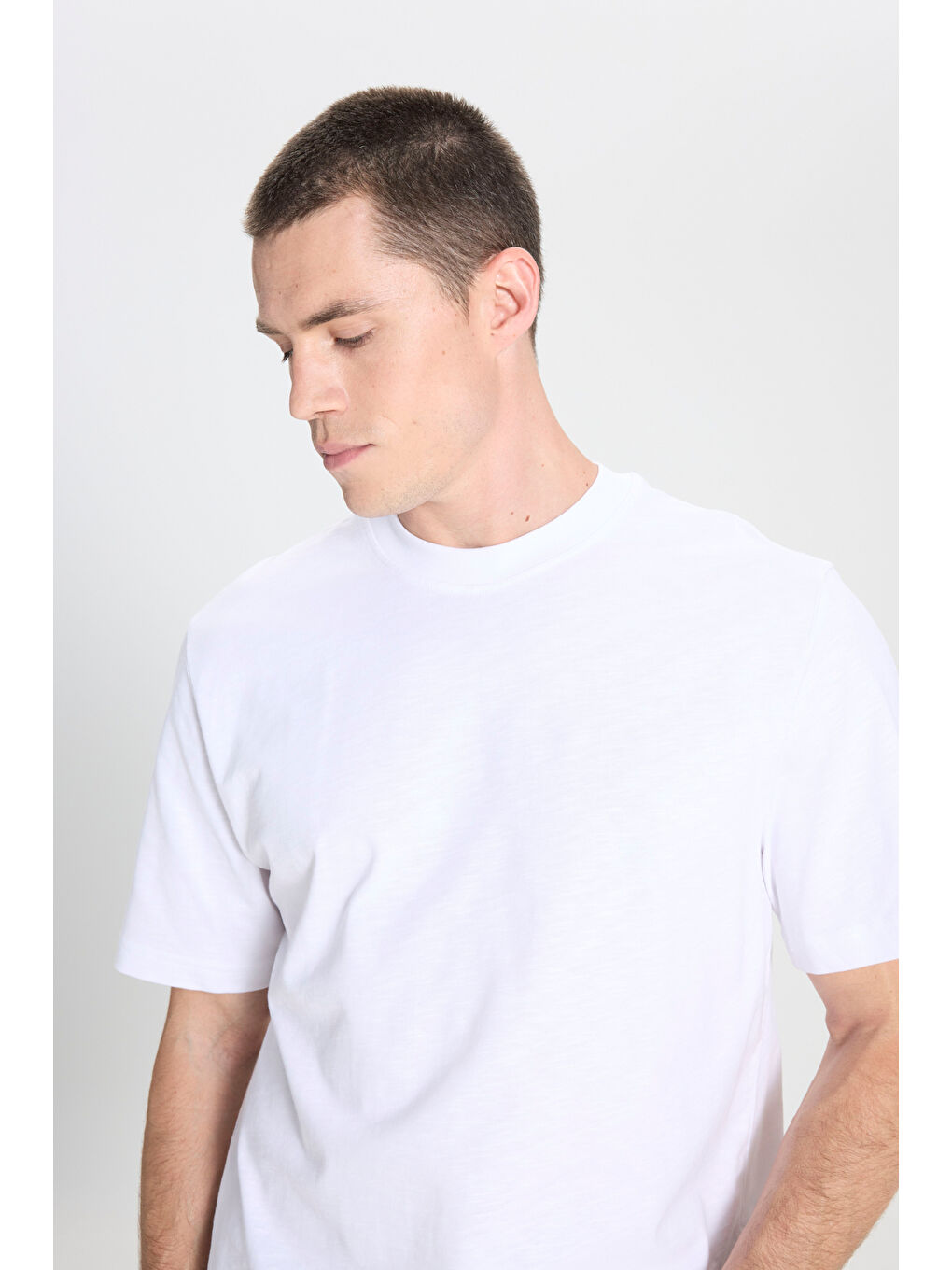 Regular Fit Normal Kesim Bisiklet Yaka %100 Pamuk Beyaz Tişört-4