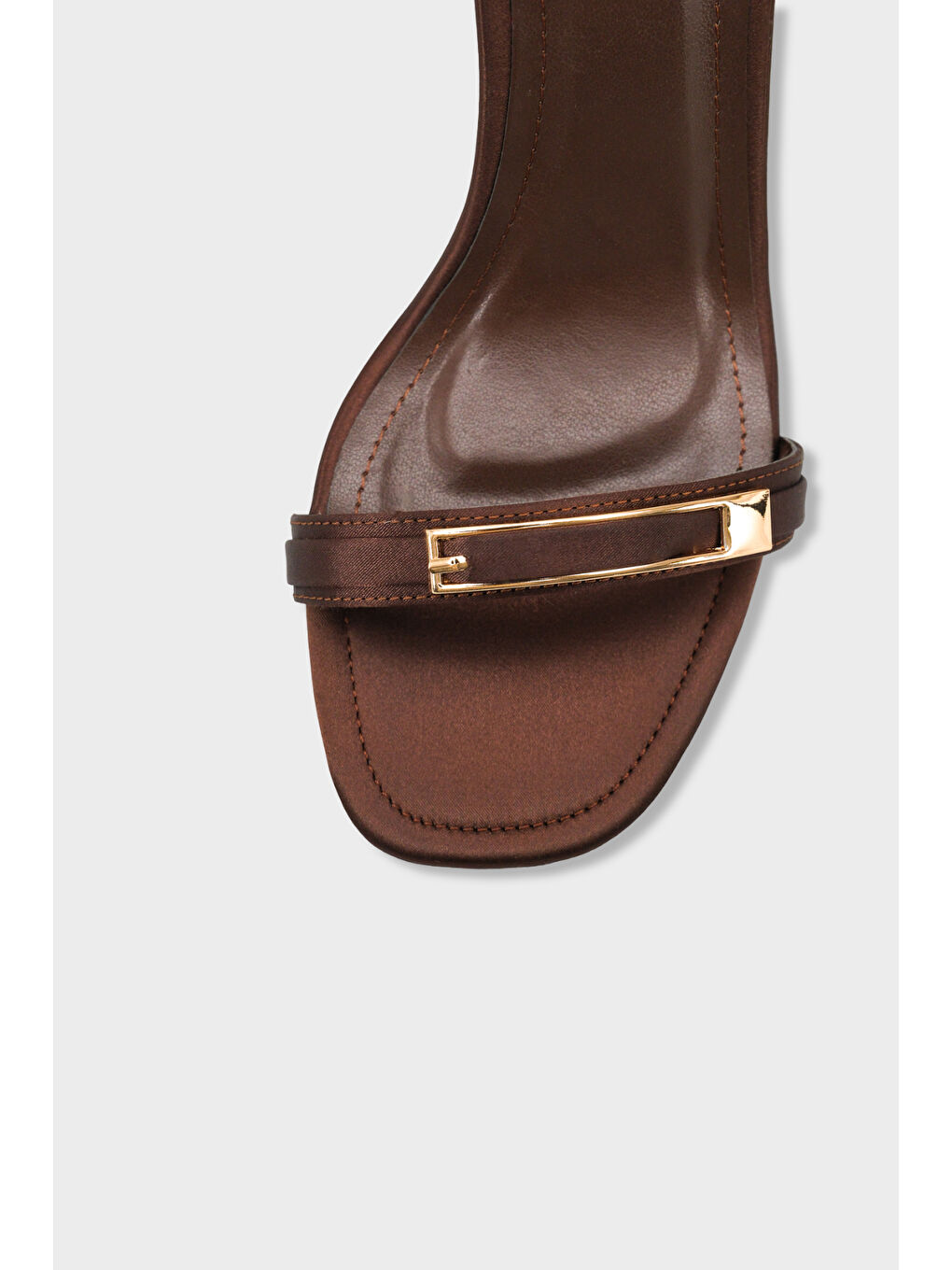 Kahverengi Bessy Kare Burunlu Yüksek Topuklu Metal Aksesuarlı Bilekten Bantlı Kadın Ayakkabı-2