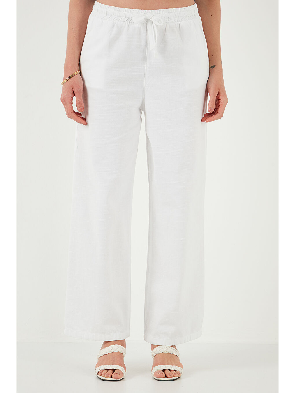 Beyaz Pamuklu Relaxed Fit Yüksek Bel Bol Paça Kadın Pantolon 668Yp5118-1