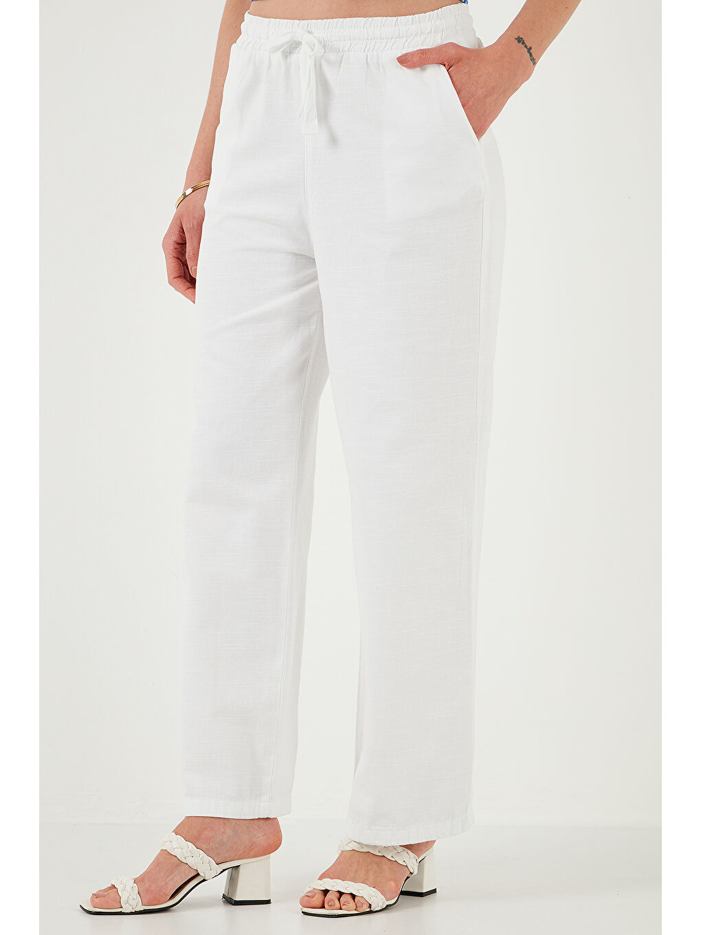 Beyaz Pamuklu Relaxed Fit Yüksek Bel Bol Paça Kadın Pantolon 668Yp5118-2