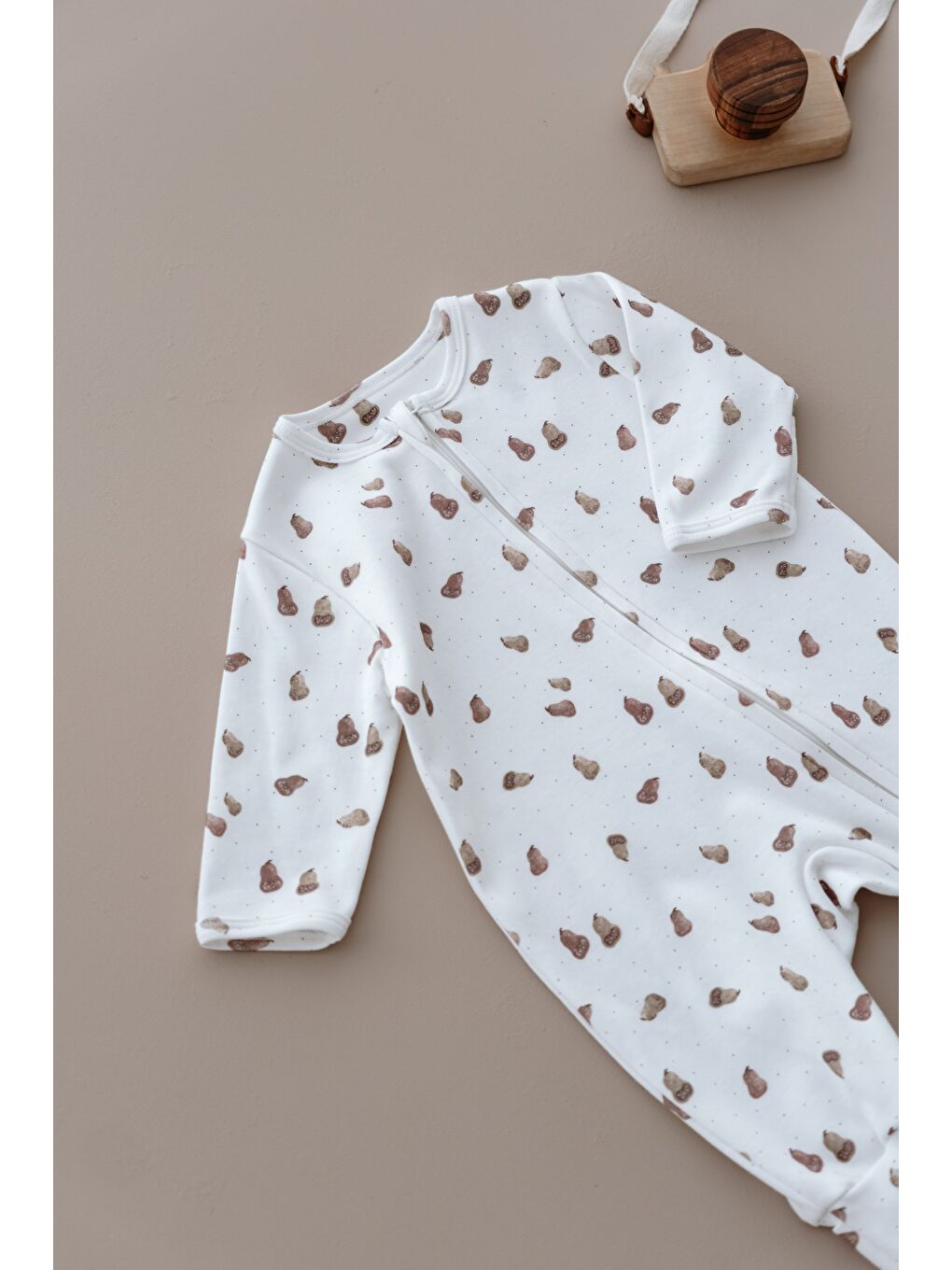 Beyaz Armut Baskılı Calmy Serisi Kendinden Patikli Fermuarlı Tulum-1