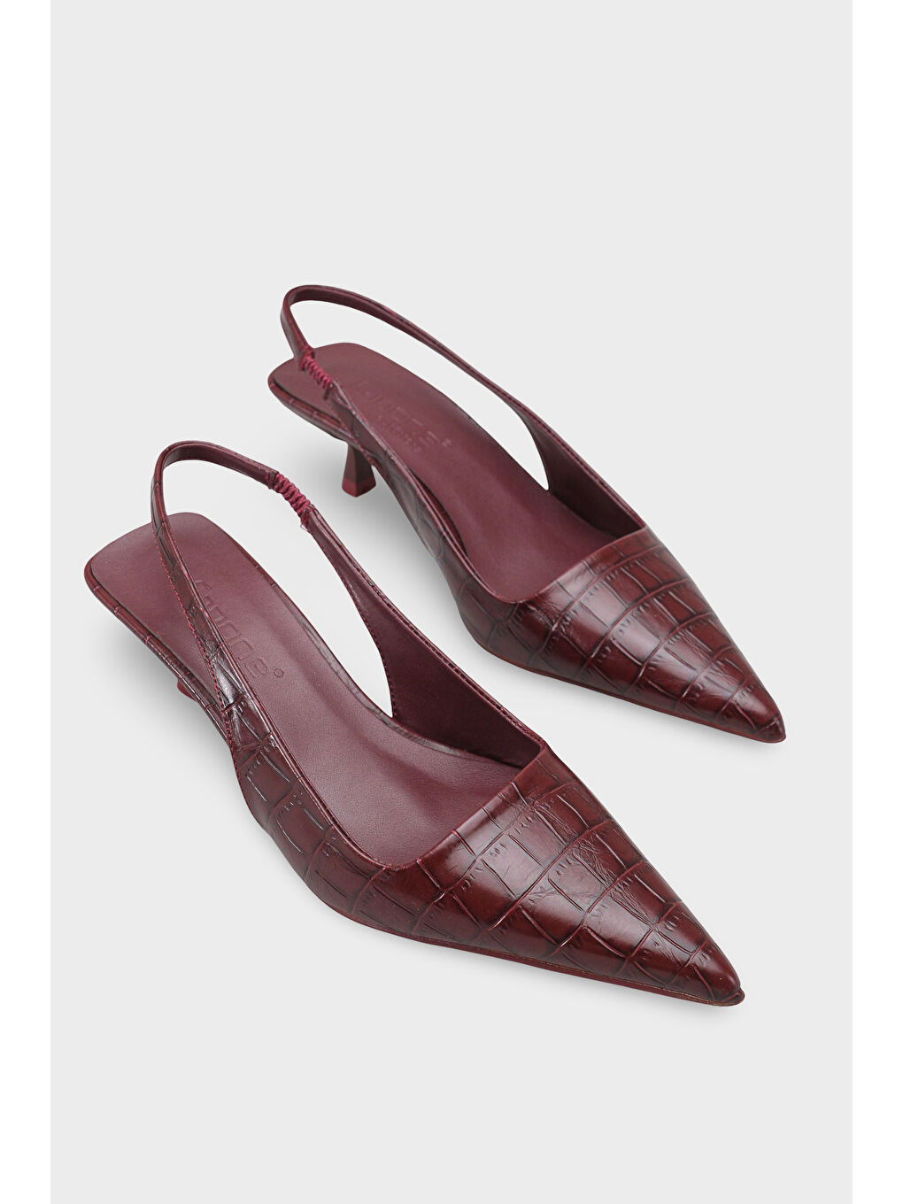 Bordo Lynett Sivri Burunlu Orta Topuklu Arkası Kare Arkadan Bantlı Kadın Ayakkabı-1