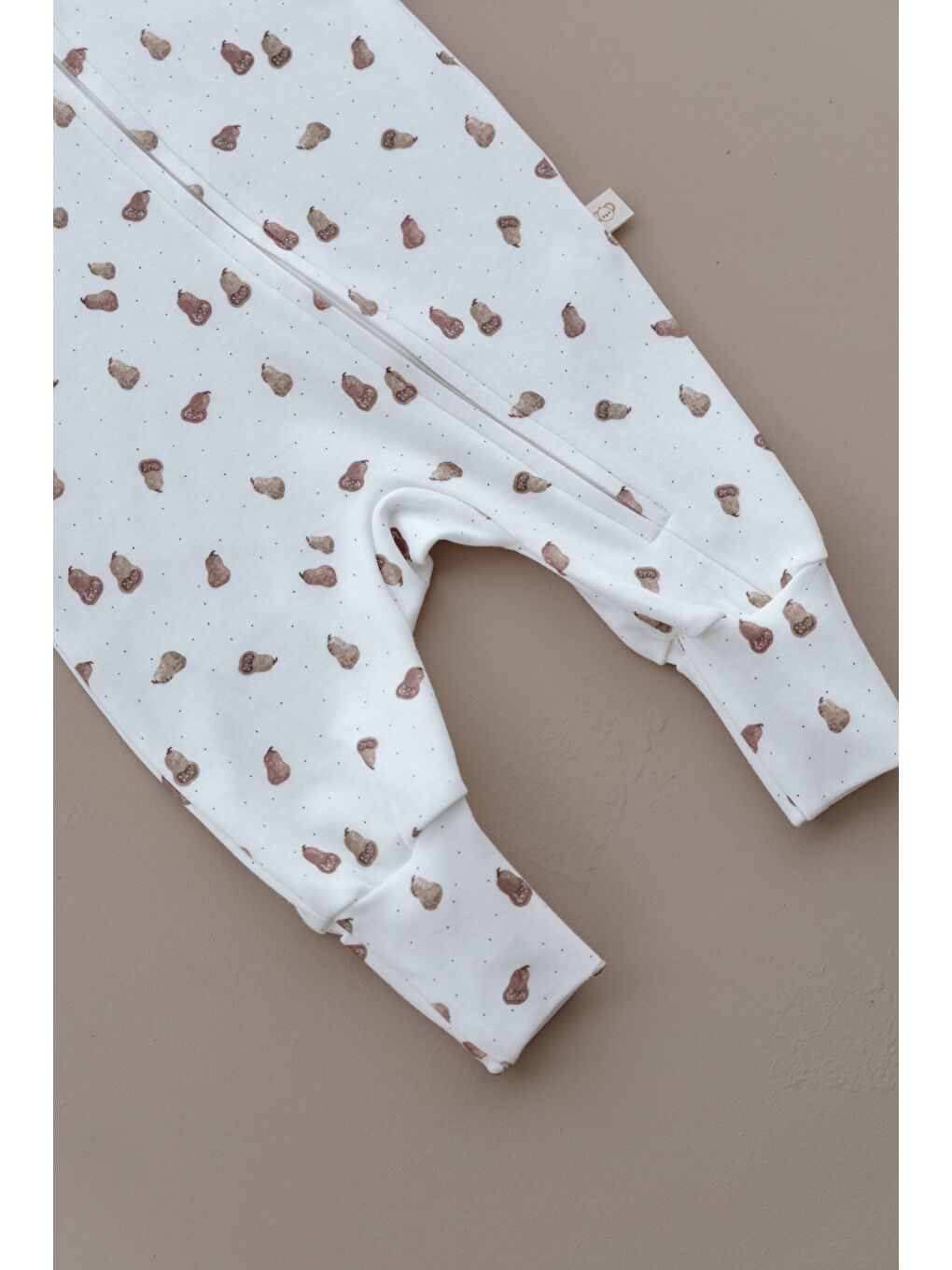 Beyaz Armut Baskılı Calmy Serisi Kendinden Patikli Fermuarlı Tulum-5