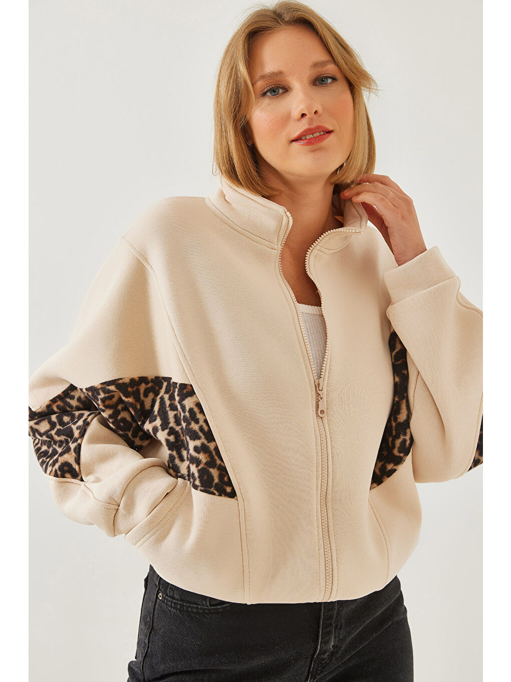 Bej Kadın Leopar Desen Polar Garnili Fermuarlı Hırka