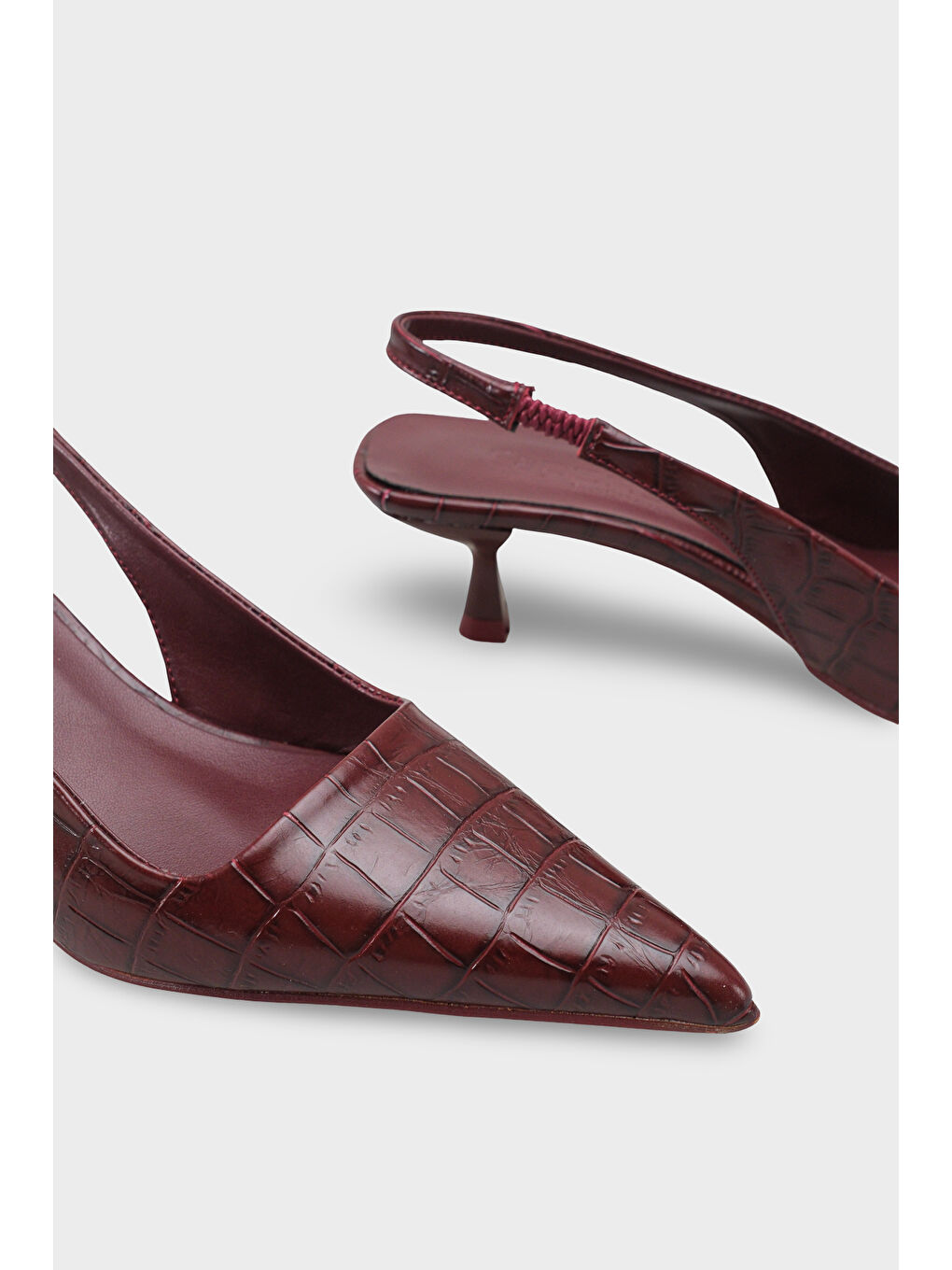 Bordo Lynett Sivri Burunlu Orta Topuklu Arkası Kare Arkadan Bantlı Kadın Ayakkabı-3