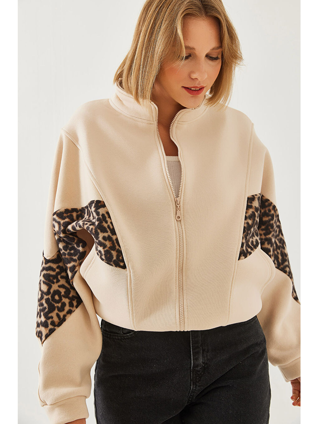 Bej Kadın Leopar Desen Polar Garnili Fermuarlı Hırka-4