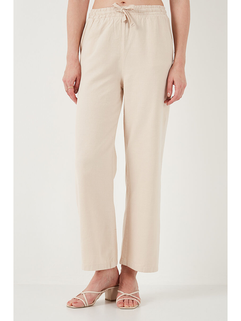 Bej Pamuklu Relaxed Fit Yüksek Bel Bol Paça Kadın Pantolon 668Yp5118-1