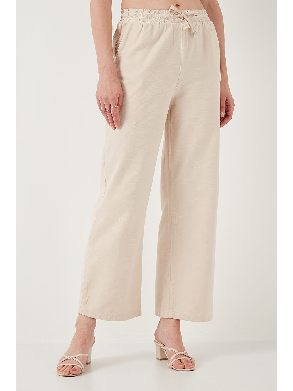 Bej Pamuklu Relaxed Fit Yüksek Bel Bol Paça Kadın Pantolon 668Yp5118-2