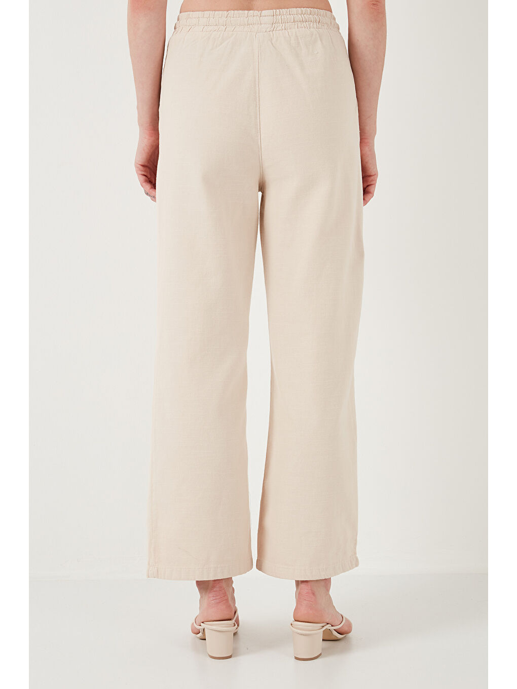 Bej Pamuklu Relaxed Fit Yüksek Bel Bol Paça Kadın Pantolon 668Yp5118-5