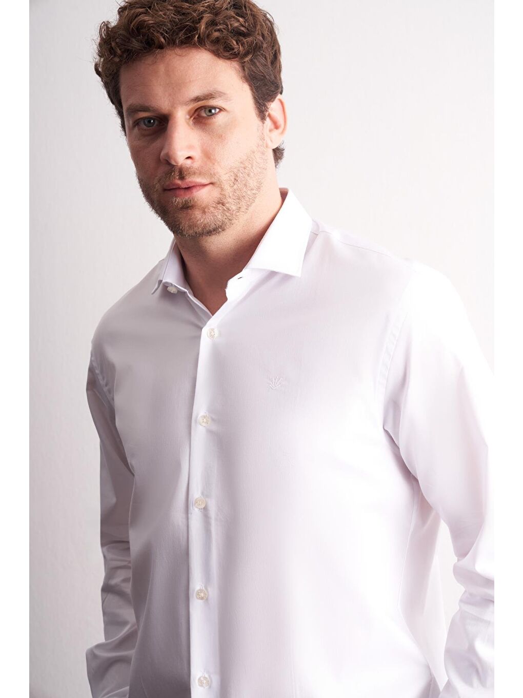 Beyaz Yarım İtalyan Yaka Uzun Kol Premium Slim Fit %100 Pamuk Gömlek 1004255197-3