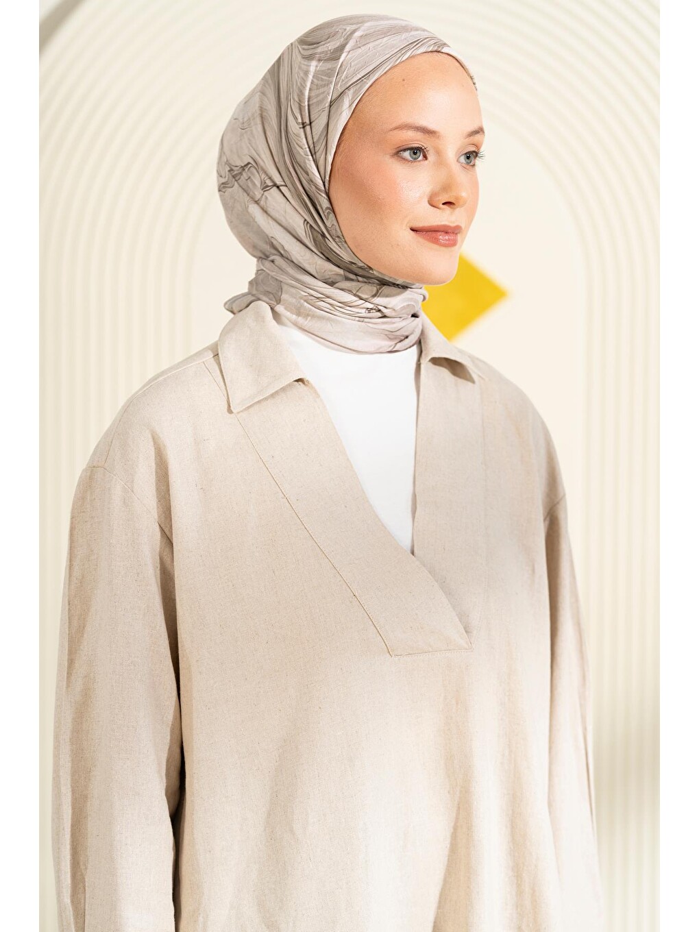Kahverengi Ebru Desenli Kırışık Dokulu Soft Eşarp Maryas-3