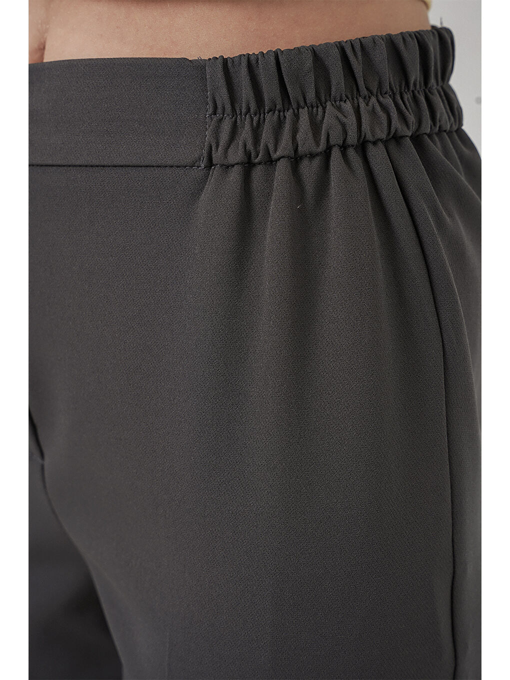 Kadın Beli Lastikli Kumaş Pantolon 30058 - Antrasit-4